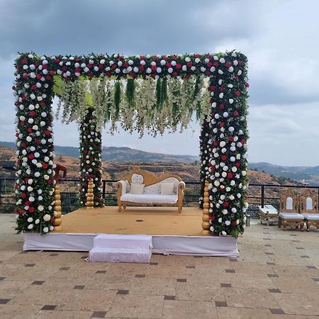 Upper Deck Resort Lonavala Esterno foto