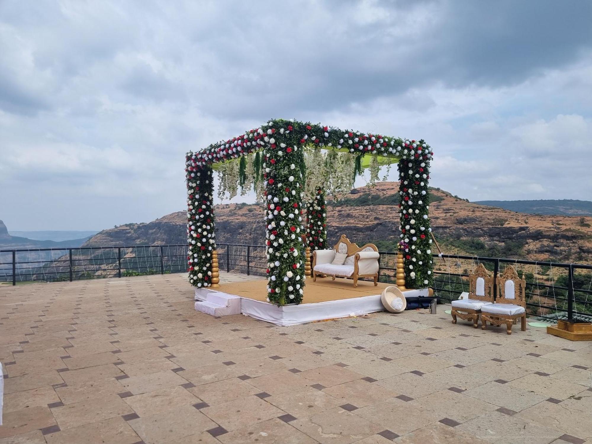 Upper Deck Resort Lonavala Esterno foto